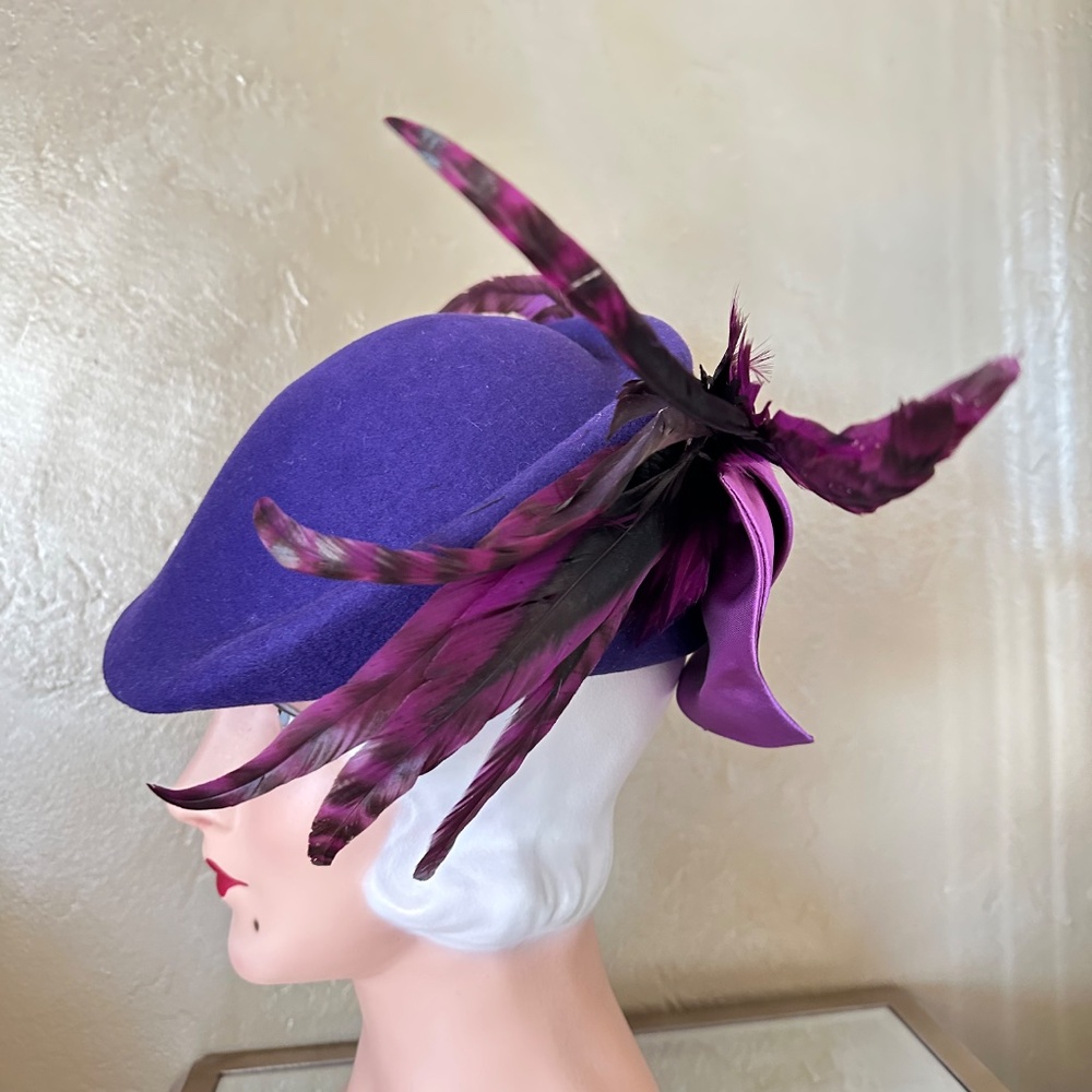 SMASHING 70s' BLUISH PURPLE HAT WITH LONG FEATHERS + LAVENDER FABRIC BOW AT BACK - Picture 7 of 14
